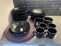 28PC BLACK DISHES