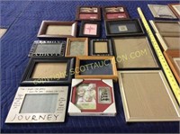 30 unused picture frames, most all have glass