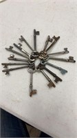 Assorted skeleton keys