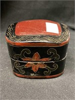 Lacquer trinket box. 3 1/2 in.² 2 1/2 inches high