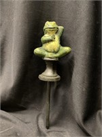 Frog cast iron hose guard 12 inches tall. Keeps