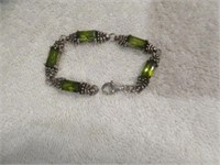 STERLING SILVER BRACELET WITH UNIQUE GREEN FACETED