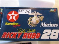 Ricky Rudd #28 Texaco/Marines Ford Taurus 1:24