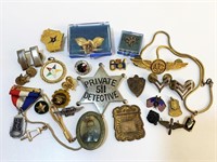 Lot of vintage pins & buttons