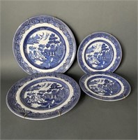 Grouping of English Willow Type Plates