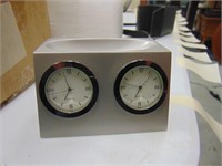 (1) Case Illinois and Indiana desk clocks