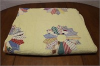 1947 Hand Stitched Dresden Plate Quilt 93 x 79