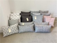 19PC ASSORTED PILLOWS