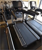 {Each}Life Fitness, Treadmill, 95TS-DOMLX-0107