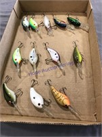 BOX W/ FISHING LURES W/ HOOKS