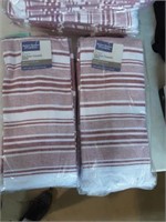 Two packages of kitchen towels
