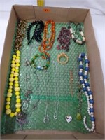 Lot costume necklaces costume fashion jewelry
