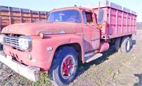 Ford truck w/16' B&H, lots of rust, not running