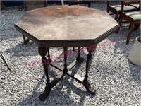 Old 1920s parlor table (top loose)
