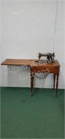 Vintage Singer sewing machine & cabinet, model