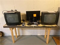 (3) Working TVs & Stand