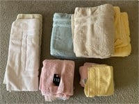 Bath Mats, Towels & Wash Clothes