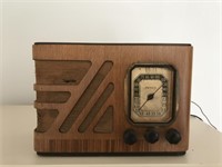 Vintage Wooden Philco Radio