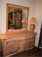 Broyhill Dresser with mirror