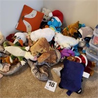 Stuffed animals such as Smurf, Scooby-Doo,