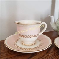 Decorative tea cups, saucers & teapot (small)