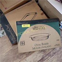 The Pampered Chef "New Traditions" oval baker dish