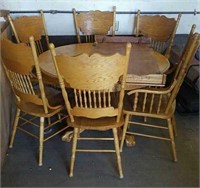 Wooden Heavy Dinning Room Table with (6) Chairs &