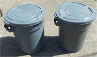 (2) Rubbermaid Lidded Trash Cans
