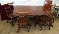 Dining Room Table w 4 Chairs, 3 Leaves & Table