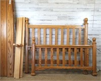 Solid Oak Queen Headboard & Footboard w Rails