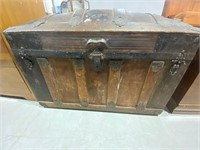 ANTIQUE HUMPED BACK TRUNK