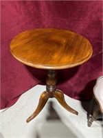 BEAUTIFUL ROUND TILT TOPPED PARLOUR TABLE