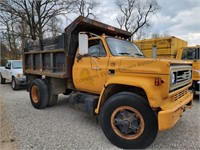 1988 Chevy c7 custom deluxe diesel dump truck