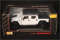 1:18 Maisto HUMMER; NIB