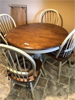 Kitchen Table w/ 4 Chairs & Leaf