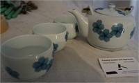 blue flowered teapot w/ 3 cups for one money