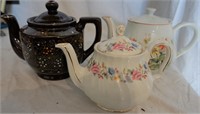 3 flowered teapots for one money