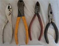 4 pairs of pliers for one money