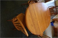 ROUND OAK TABLE W/4  ARROWBACK CHAIRS