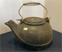 Vintage cast iron kettle - has the #12