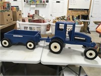1/8 Scale New Holland Wood Tractor/Trailer