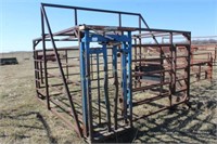 Cow Catcher w/head gate 10'x 10' Pen & crowd gate