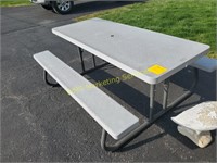 Plastic Picnic Table - cracks on corners