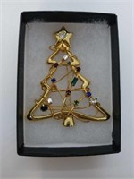 Fashion Christmas Tree Pin Gold tone and