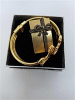 Fashion Gold Tone Bracelet Plus Box with Bow Pin