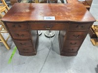 Knee-hole Desk