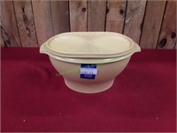 Vintage Tupperware Round Bowl w/ Lid