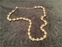 14 kt yellow gold bead necklace