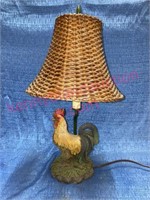 Rooster table lamp w/ wicker shade