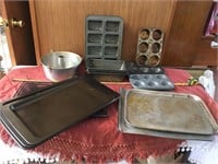 Collection of 19 various metal baking pieces